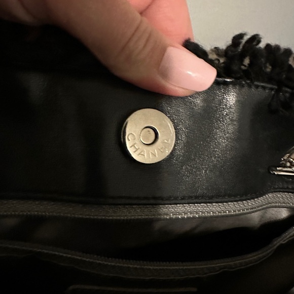 CHANEL Tweed Tote Bag - Picture 12 of 16